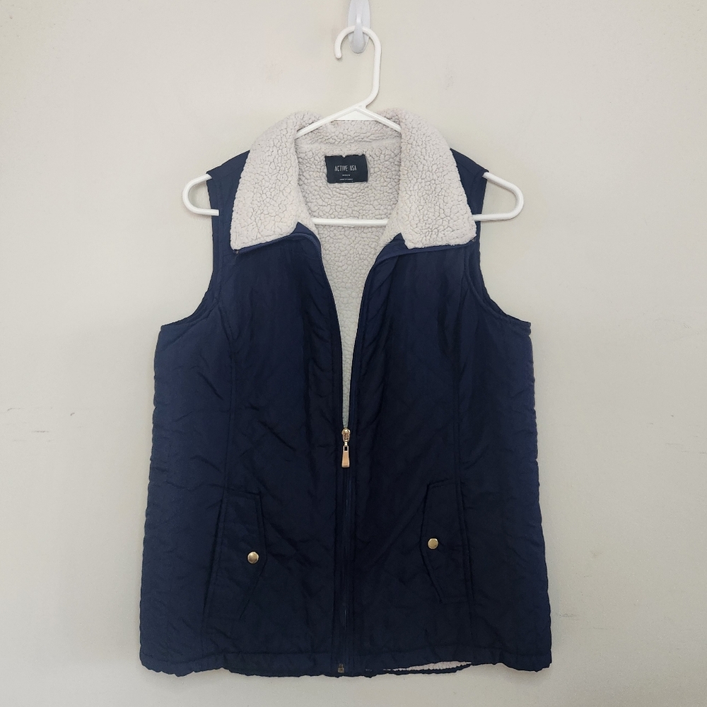 Women's Active USA Navy Blue Sherpa Lined Vest Sz Medium